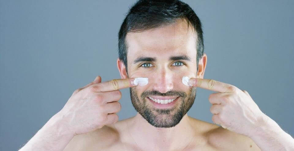 Les soins essentiels pour la peau des hommes