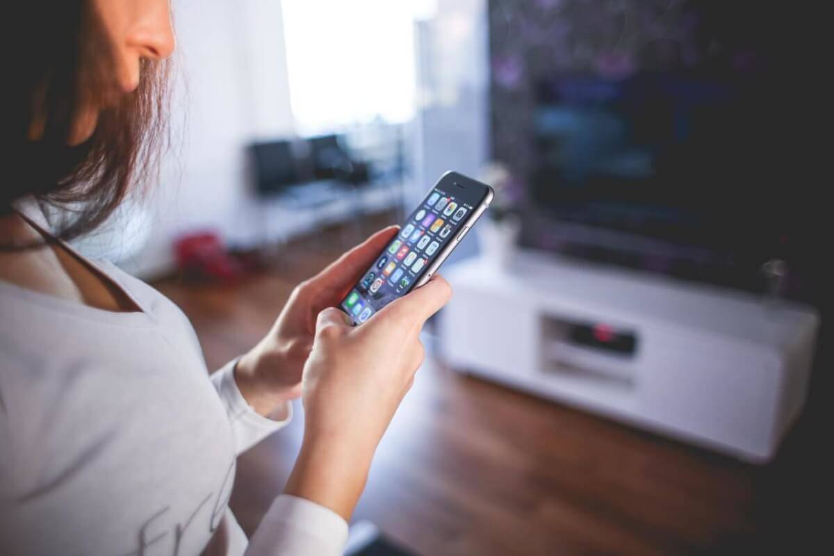 femme téléphone