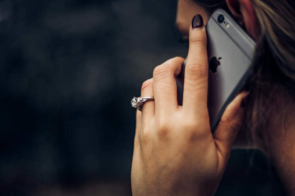 appel téléphonique d'une amie