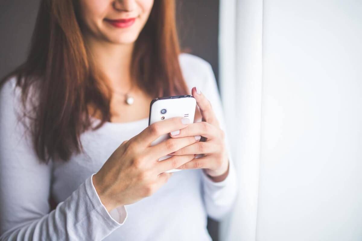 telefono donna che tradisce